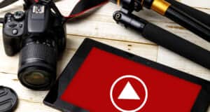 Youtubeライブ配信の生放送は録画できるの Pcやiphone スマホによる保存方法 株式会社サムシングファン Youtubeライブ配信の生放送は録画できるの Pcやiphone スマホによる保存方法 株式会社サムシングファン