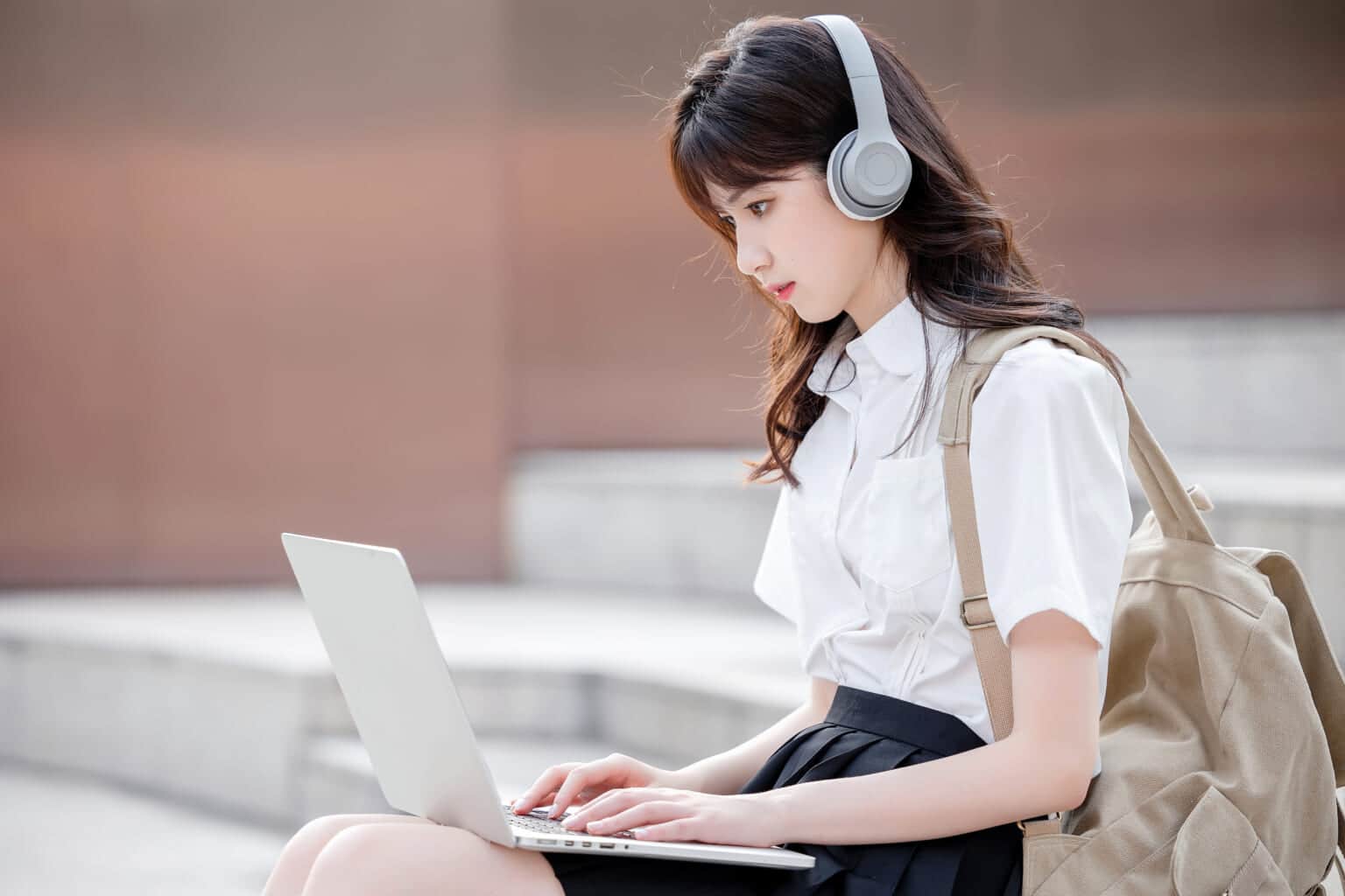 歌手になるには?年齢は関係あるの?年代別にやるべきこと 株式会社サムシングファン 歌手になるには?年齢は関係あるの?年代別にやるべきこと 株式会社サムシングファン